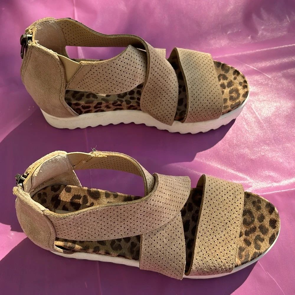 Sandals - Picture 2 of 3